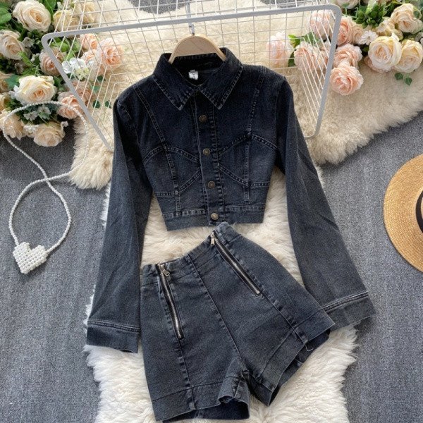 Divatos női farmer szett kabátból és rövidnadrágból, fekete színben