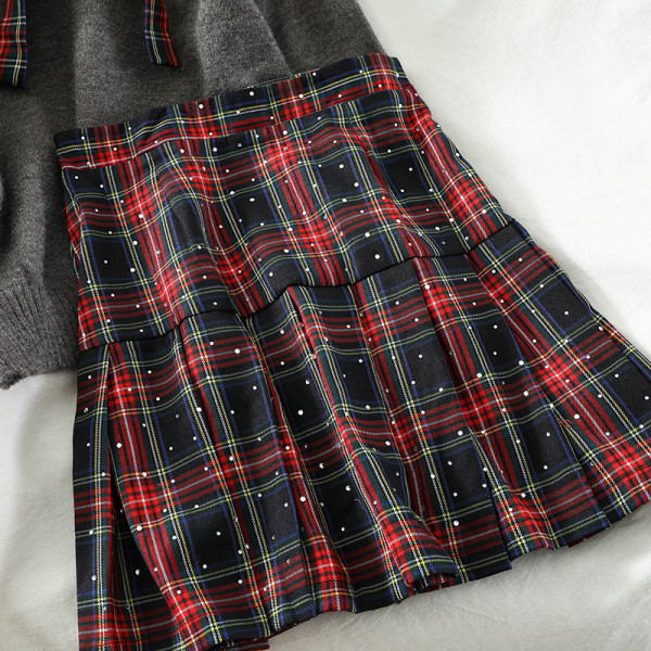 Γυναικείο σετ από δύο μέρη - μπλούζα και φούστα