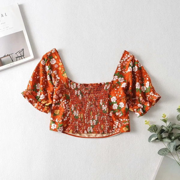 Καλοκαίρι σετ με πολύχρωμο μοτίβο - παντελόνι και κοντή μπλούζα