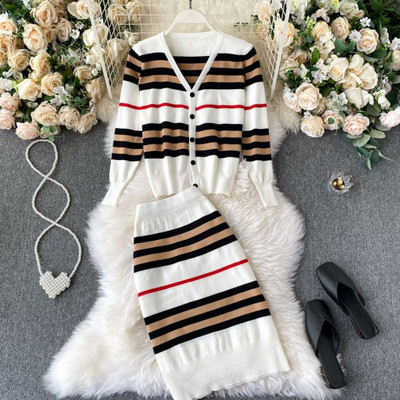 Napi női szett spitz nyakkivágással és magas derékkal