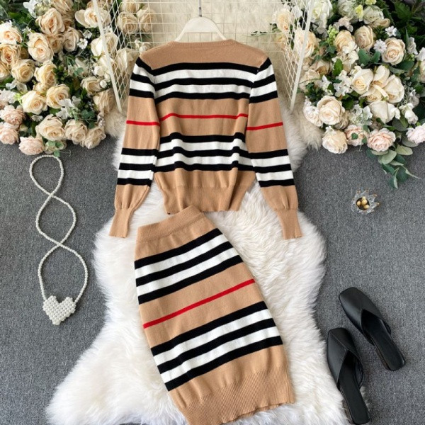 Napi női szett spitz nyakkivágással és magas derékkal