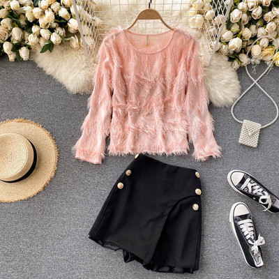 Σύγχρονη γυναικεία μπλούζα και σορτς