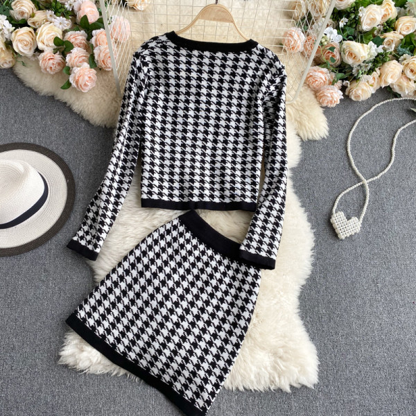 Moodne must-valge naiste komplekt