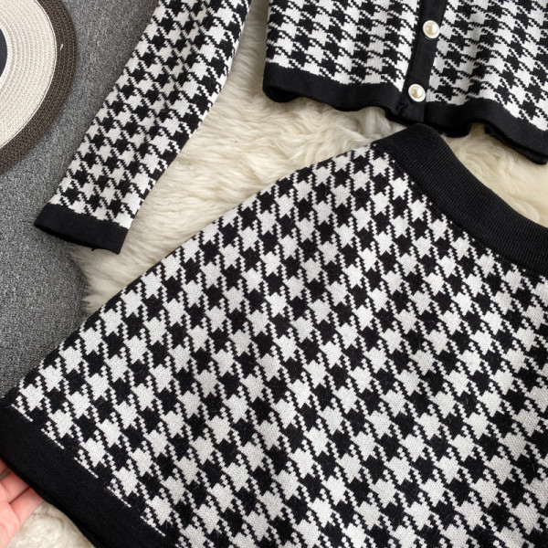 Moodne must-valge naiste komplekt