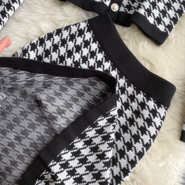 Moodne must-valge naiste komplekt