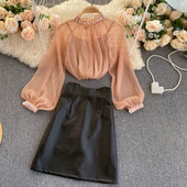 Stiilne naiste nahast seeliku ja särgi komplekt läikiva efektiga