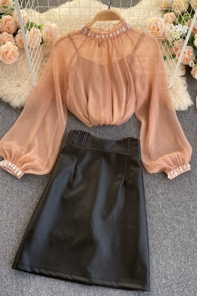 Stiilne naiste nahast seeliku ja särgi komplekt läikiva efektiga