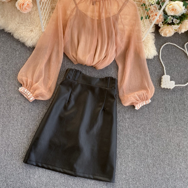 Stiilne naiste nahast seeliku ja särgi komplekt läikiva efektiga