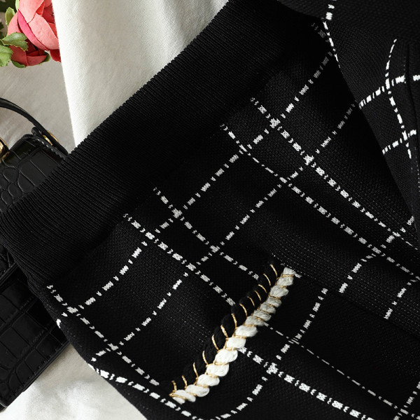 Moderni ženski komplet s dvodijelnim gumbima