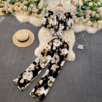 Πολύχρωμο γυναικείο σετ από κοντή μπλούζα και μακρύ παντελόνι με ελαστικό