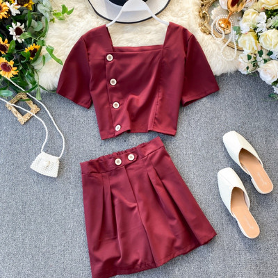 Set modern de bluză și pantaloni scurți cu talie înaltă pentru femei