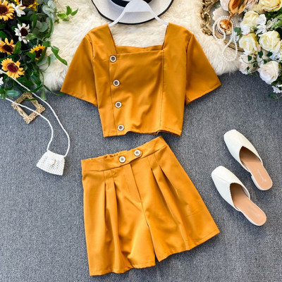 Set modern de bluză și pantaloni scurți cu talie înaltă pentru femei