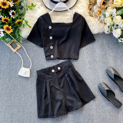 Set modern de bluză și pantaloni scurți cu talie înaltă pentru femei