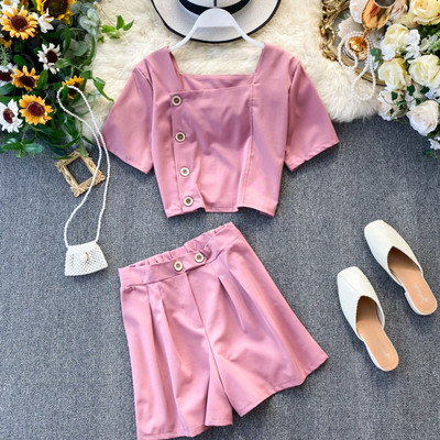 Set modern de bluză și pantaloni scurți cu talie înaltă pentru femei