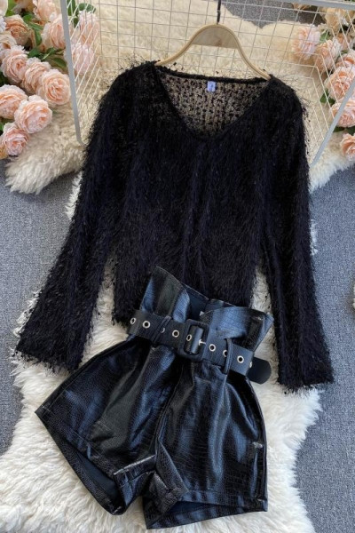 Modern női szett pulóverből és bőrnadrágból, magas derékkal