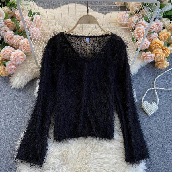 Modern női szett pulóverből és bőrnadrágból, magas derékkal