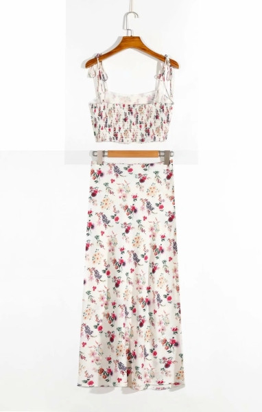 Valge lillemustriga naiste suvekomplekt