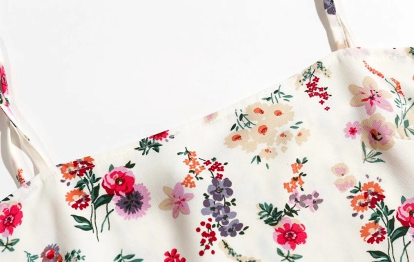 Valge lillemustriga naiste suvekomplekt