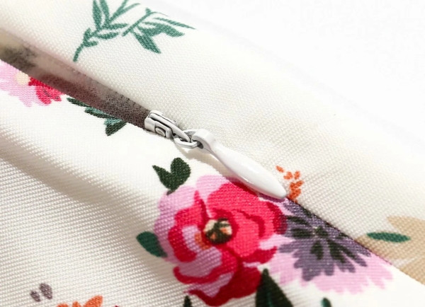 Valge lillemustriga naiste suvekomplekt