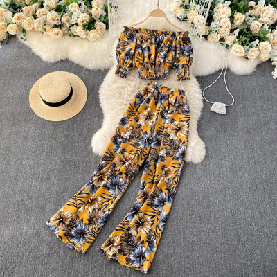 Farebná dámska súprava krátkej blúzky a dlhých nohavíc