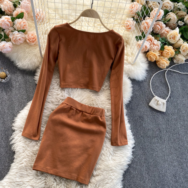 Ženski casual set sa smeđim gumbima