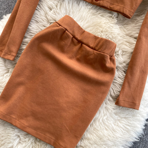 Ženski casual set sa smeđim gumbima