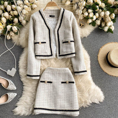 Γυναικείο καθημερινό σετ σε λευκό, μαύρο και γκρι χρώμα