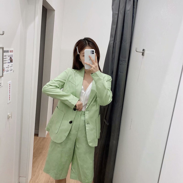 Juhuslik jope ja lühikeste pükste komplekt