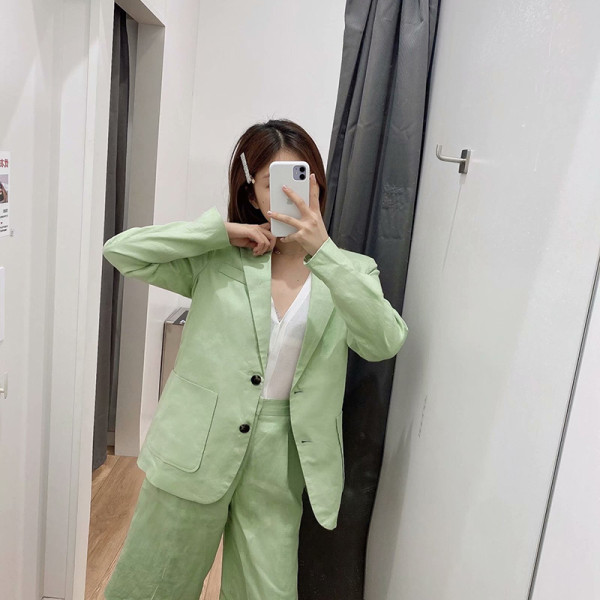 Juhuslik jope ja lühikeste pükste komplekt