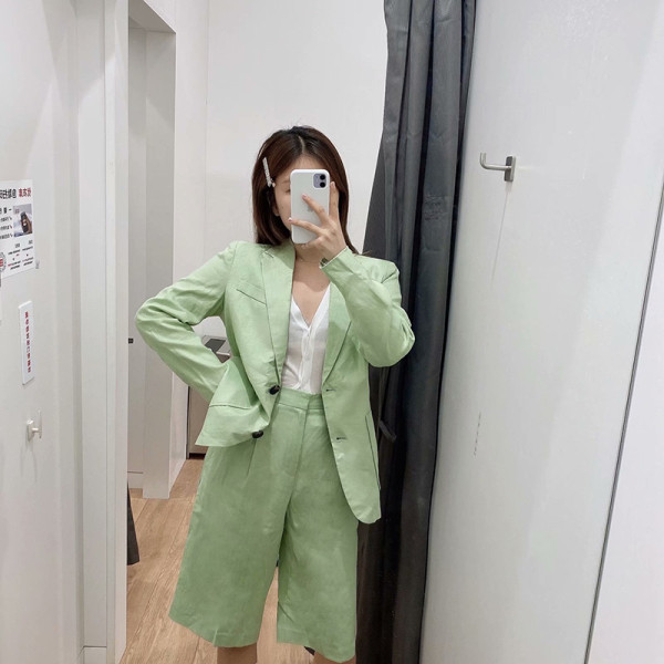 Juhuslik jope ja lühikeste pükste komplekt