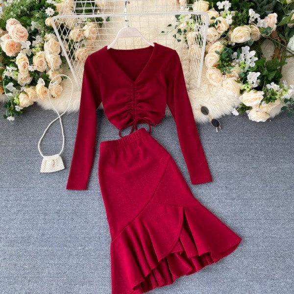 Φθινόπωρο-χειμερινό γυναικείο σετ με φούστα και μπλούζα 