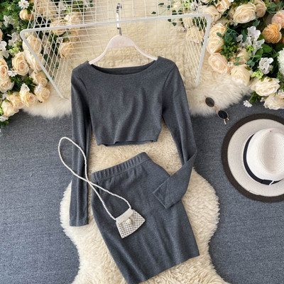 Γυναικείο μοντέρνο καθημερινό σετ ριγέ - μπλούζα με στρογγυλή λαιμόκοψη και φούστα