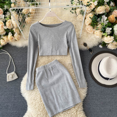 Γυναικείο μοντέρνο καθημερινό σετ ριγέ - μπλούζα με στρογγυλή λαιμόκοψη και φούστα