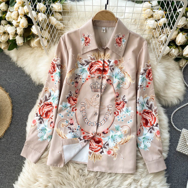 Moodne naiste komplekt beežis lilledega