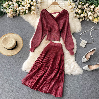 Γυναικείο μοντέρνο καθημερινό σετ με γυαλιστερά σωματίδια - πουλόβερ και φούστα