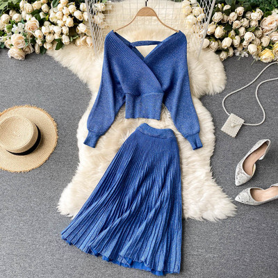 Γυναικείο μοντέρνο καθημερινό σετ με γυαλιστερά σωματίδια - πουλόβερ και φούστα