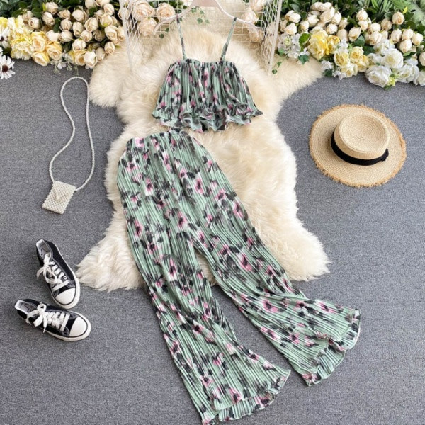 Ежедневен дамски сет от две части с флорални мотиви