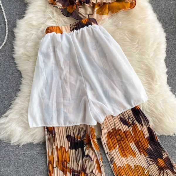 Ежедневен дамски сет от две части с флорални мотиви