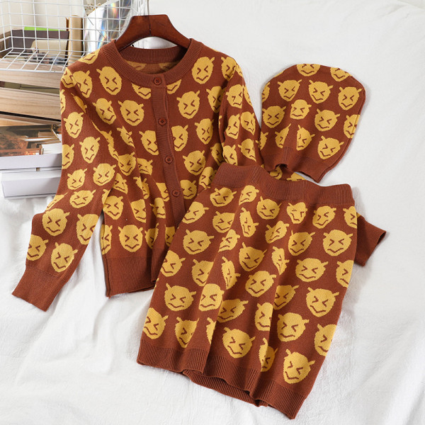 Kolmest osast koosnev igapäevane komplekt