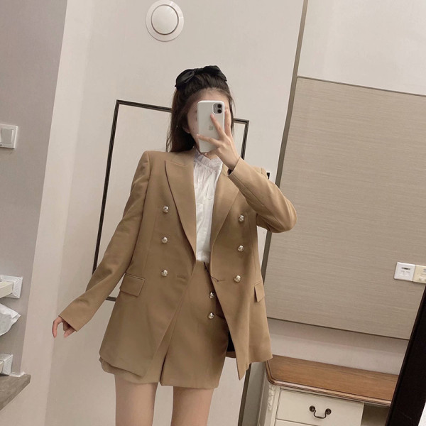 Moodne lühikeste pükste ja jope komplekt