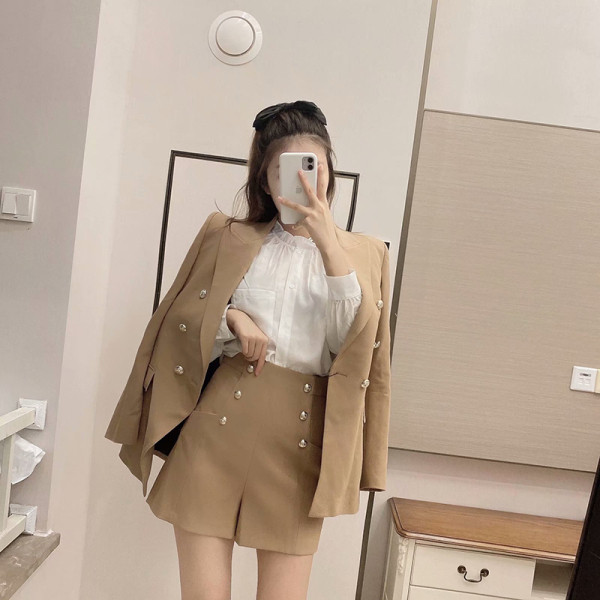 Moodne lühikeste pükste ja jope komplekt