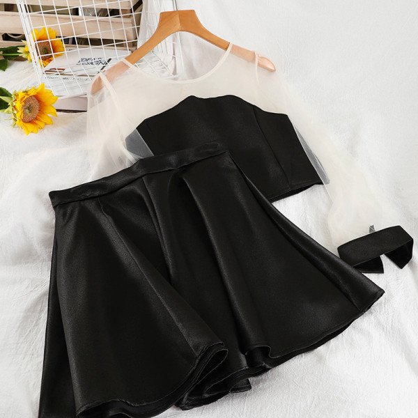 Σύγχρονη γυναικεία φούστα και μπλούζα  - σετ