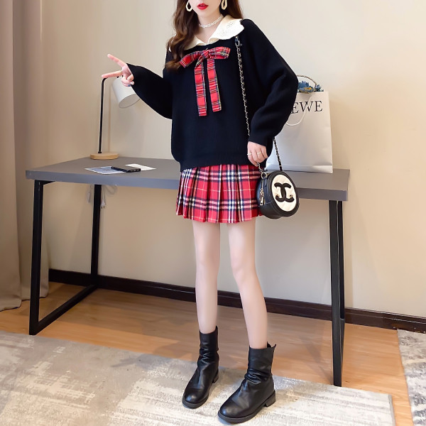 Naiste komplekt kaheosalisest kampsunist ja seelikust