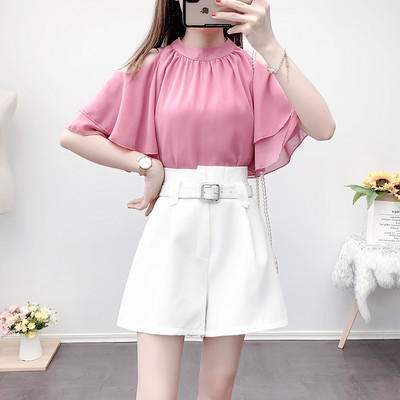 Μοντέρνο σετ μπλούζα και σορτς με ζώνη