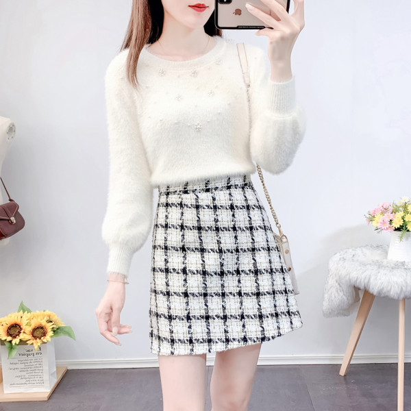 Naiste komplekt kaheosalisest seelikust ja kampsunist