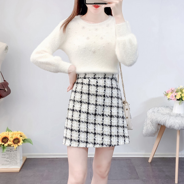 Naiste komplekt kaheosalisest seelikust ja kampsunist