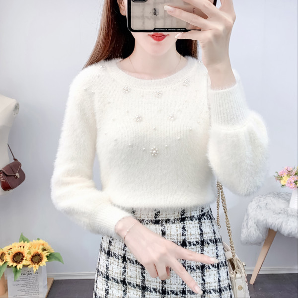 Naiste komplekt kaheosalisest seelikust ja kampsunist