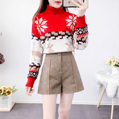 Kõrge kraega sviitri ja lühikeste pükstega komplekt