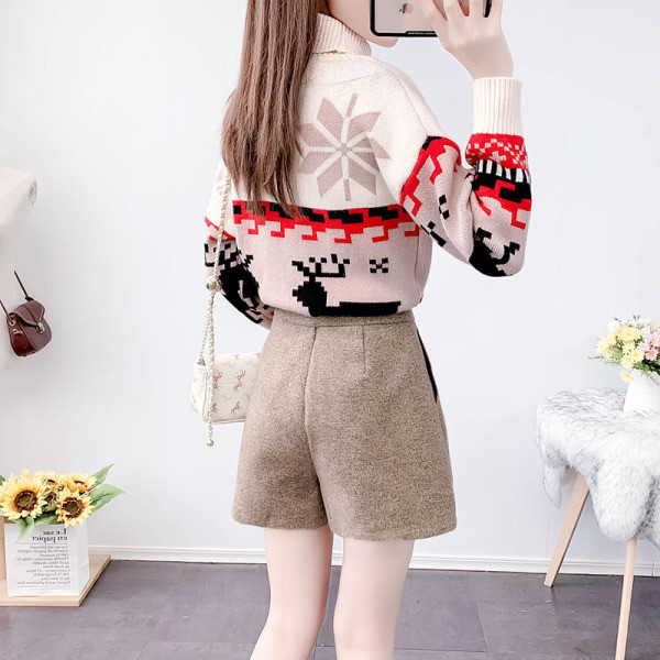 Kõrge kraega sviitri ja lühikeste pükstega komplekt