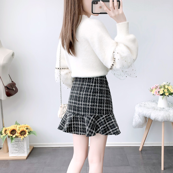 Moodne kampsuni ja tviidseeliku komplekt